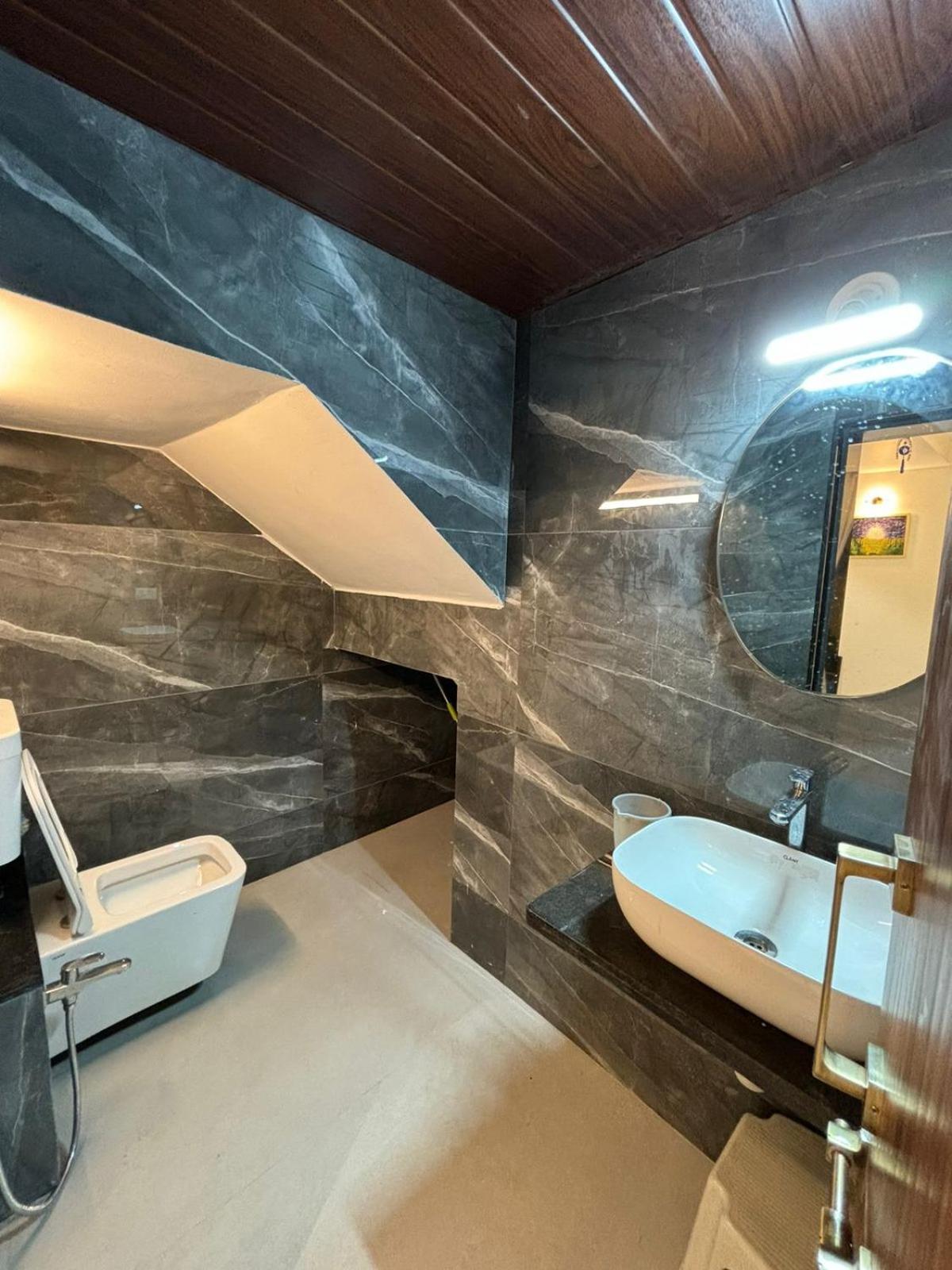 Ll Golden Leaf Ll 3bhk Ll Ac Ll Villa